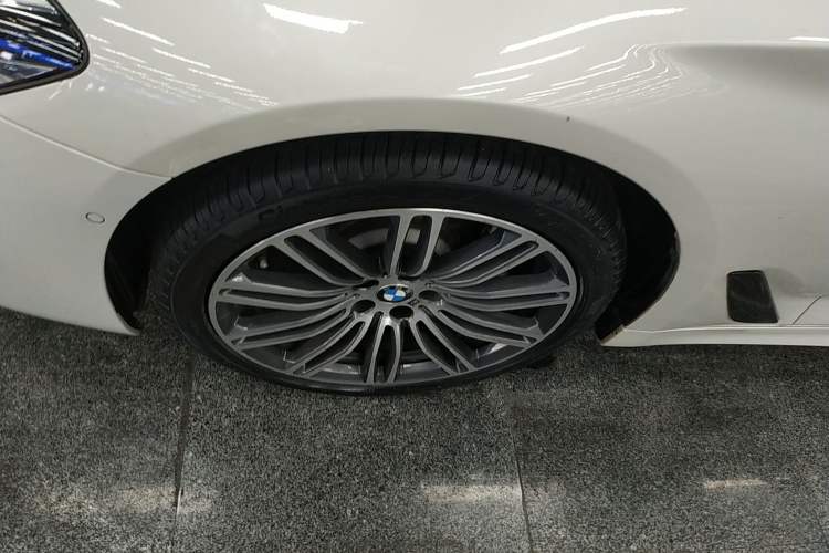 Used BMW 5 Series 2018 Restyled 530Li Leading Edition M Sport Package
