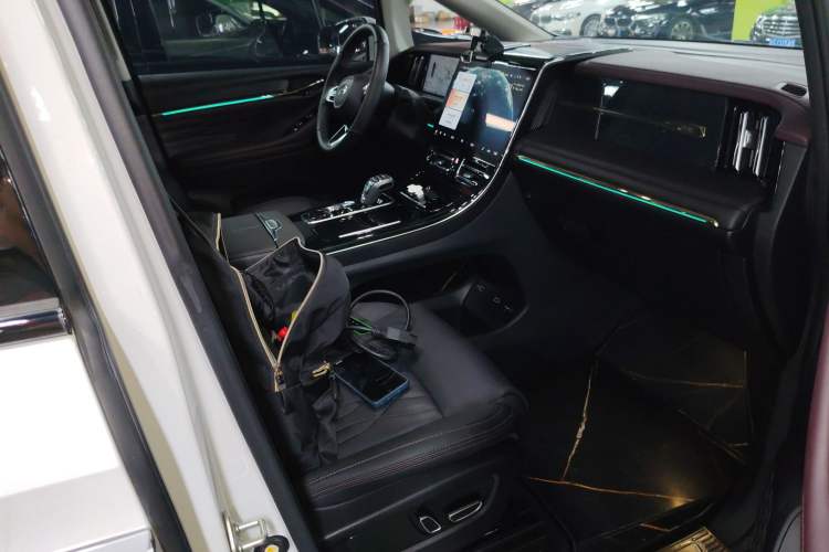 Used GAC Trumpchi M8 2024 Master Series 400T Ultimate Edition Right Front Seat