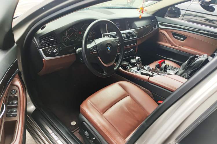 Used BMW 5 Series 2014 525Li Leading Model
