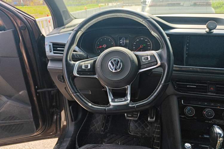 Used Volkswagen Tharu 2019 280TSI Two-Wheel Drive R-Line China VI Standard Steering Wheel