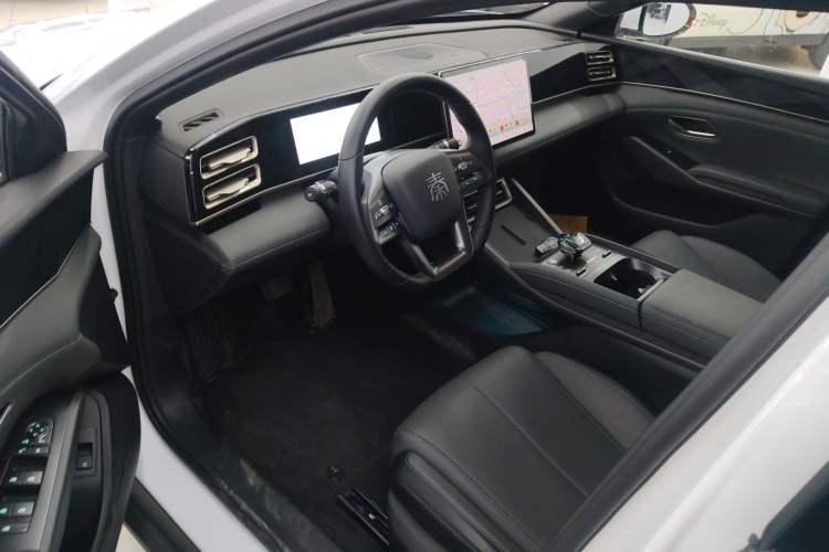 Used BYD Qin L 2025 DM-i Smart Drive 80KM Leading Model