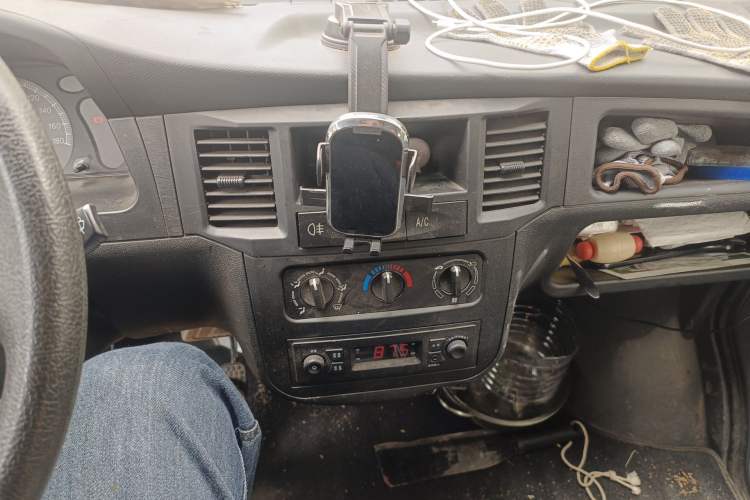 Used Wuling Zhiguang Small Truck 2023 1.5L Double-Cab LAR Audio And AC Panel