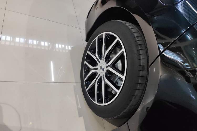 Used Denza Z9 2024 1100 km Four-Wheel Drive Max Version Right Rear Wheel Hub