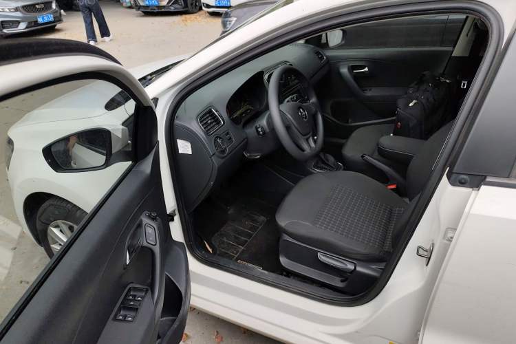 Used Volkswagen Polo 2014 1.6L Automatic Comfort Edition
