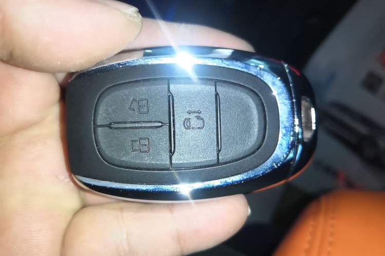 Used SAIC MAXUS G20 2023 Facelifted PLUS 2.0T Gasoline Automatic Luxury Edition