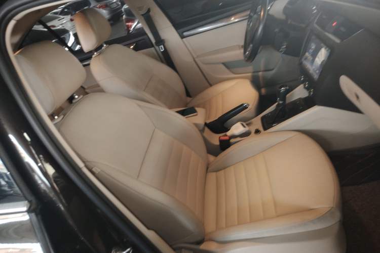 Used Skoda Octavia 2017 1.6L Automatic Smart Drive Edition Right Front Seat