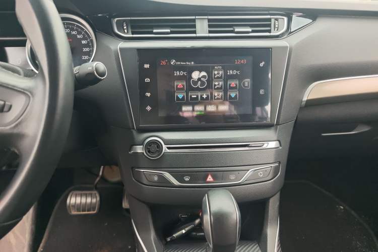 Used Peugeot 408 2016 1.6T Automatic Luxury Edition Audio And AC Panel