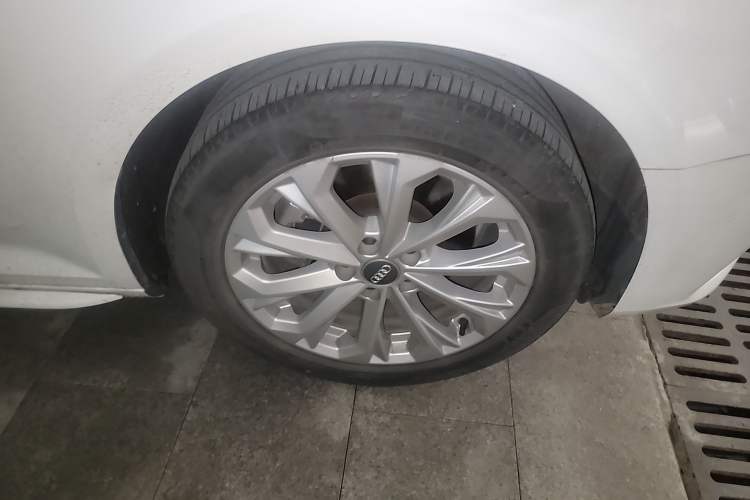 Used Audi A4L 2019 40 TFSI Ambition Version China V Right Front Wheel Hub