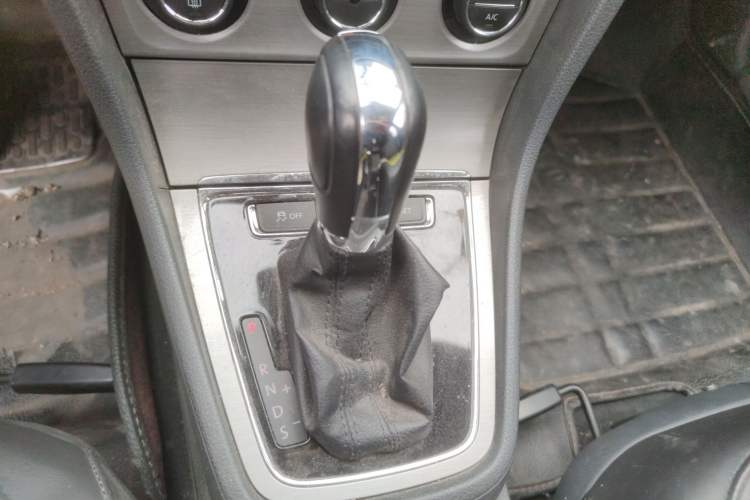 Used Volkswagen Lavida 2013 Revised Version 1.6L Automatic Luxury Edition
