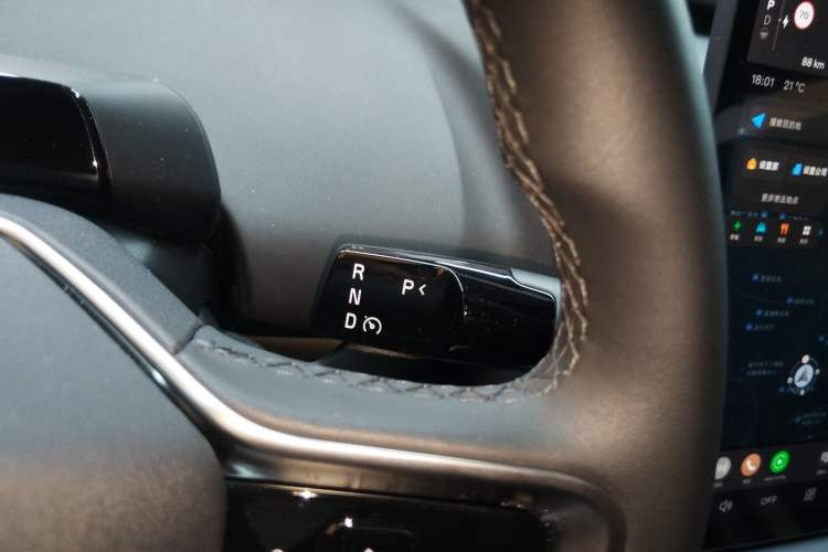 Used Volvo EX30 2025 Rear-Drive Long-Range Plus Model