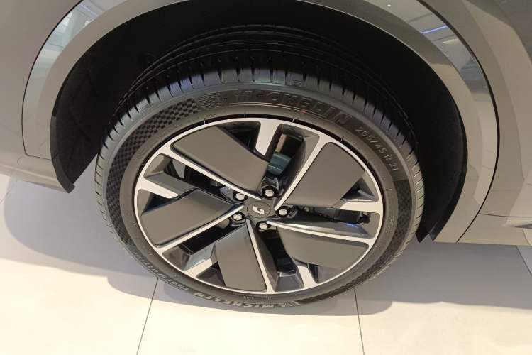 Used Li Auto L8 2025 Ultra Smart Refreshed Edition