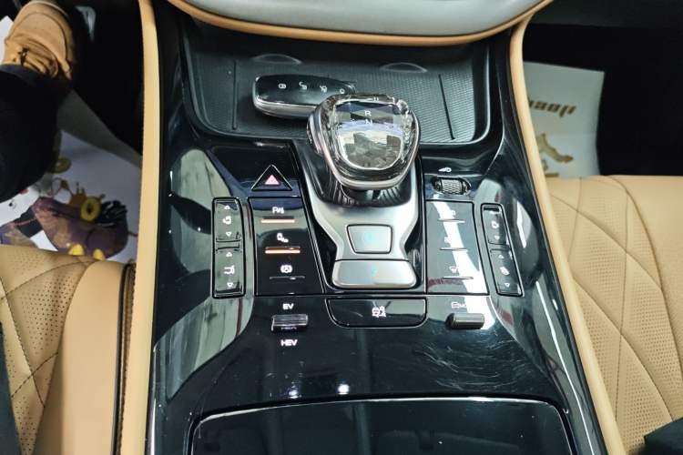 Used Denza D9 2024 DM-i 1050 Luxury Model
