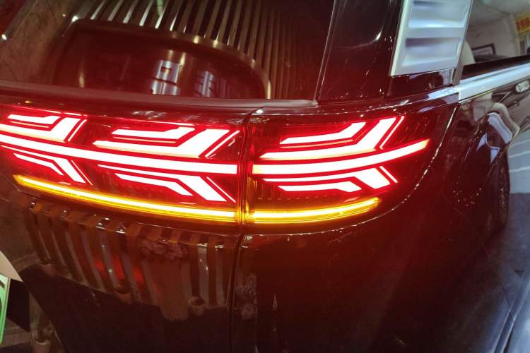 Used Denza D9 2024 DM-i 980 Four-Wheel Drive Prestige Model
