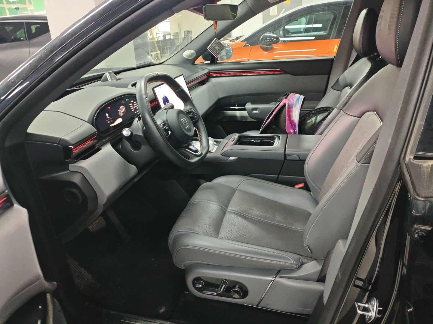 Переднее сиденье в автомобиле