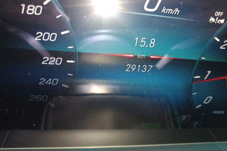 Used Mercedes-Benz GLE  Odometer Close Up