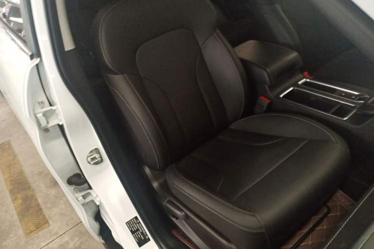 Used Haval M6 2023 PLUS 1.5T DCT Luxury Smart Connectivity Model Right Front Seat