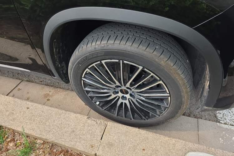 Used EXEED Lingyun 2025 Model 300T Two-Wheel-Drive Moonlit Night Edition Right Front Wheel Hub