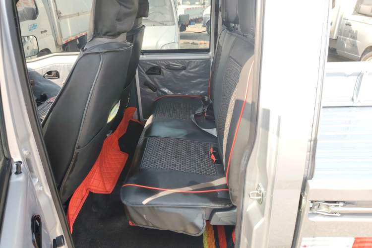 Used Wuling Zhiguang Small Truck 2023 1.5L Double-Cab LAR