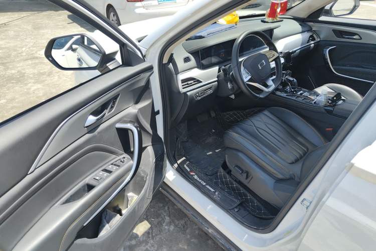 Used Bestune T77 2023 1.5T Automatic Luxury Model Driver Seat