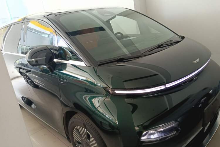 Used Geely Galaxy LEVC L380 2024 140-Degree 6-Seater All-Wheel-Drive Ultra