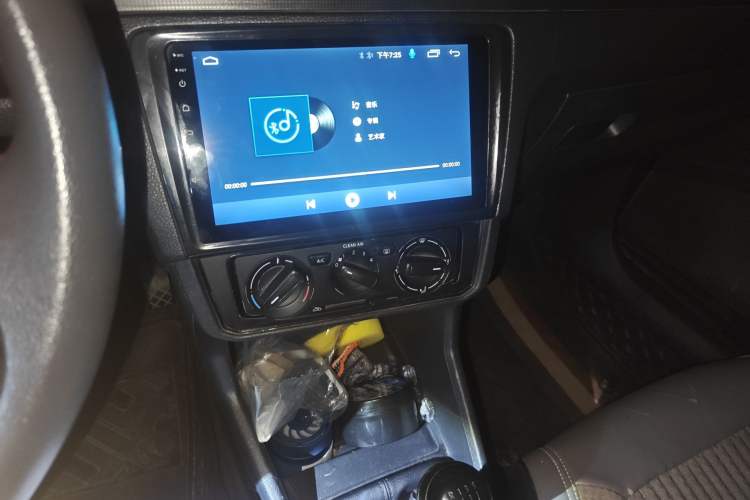 Used Volkswagen Santana 2016 1.6L Manual Fashion Edition
