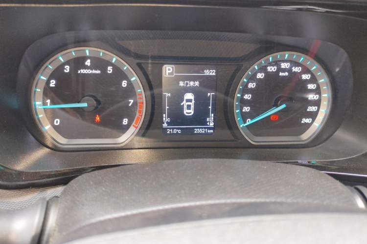 Used CHANGAN OSHAN X5 2021 Revised Version 1.5T DCT Luxury Edition Odometer Close Up