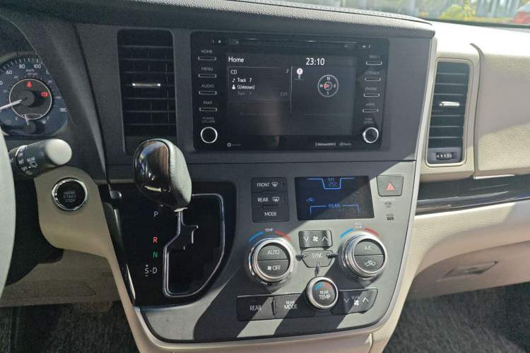 Used Toyota Sienna 2019 3.5L Two-Wheel Drive XLE 7 Seats U.S. Specification
