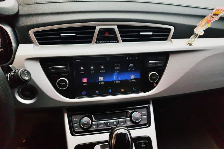 Used Geely Auto Emgrand X7 Sport 2016 1.8TD Automatic Smart Connectivity Version Audio And AC Panel