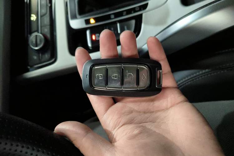 Used Geely Auto Emgrand X7 Sport 2018 1.8TD Automatic Two-Wheel Drive Smart Connect 4G Internet Edition