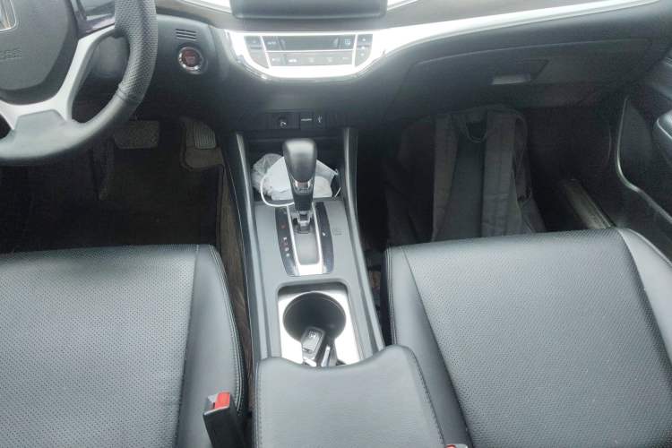 Used Honda Jade 2014 1.8L Automatic Comfort Elite Version 5 Seats Gear Lever