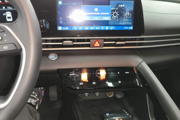 Used Hyundai Elantra 2022 1.5L CVT LUX Prestige Edition Audio And AC Panel