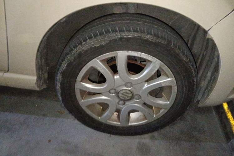 Used Suzuki Alto 2013 1.0L Automatic Luxury Model Right Front Wheel Hub