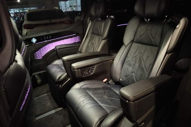 Used Zeekr 009 2024 7-Seater Aisle Version 108 kWh
