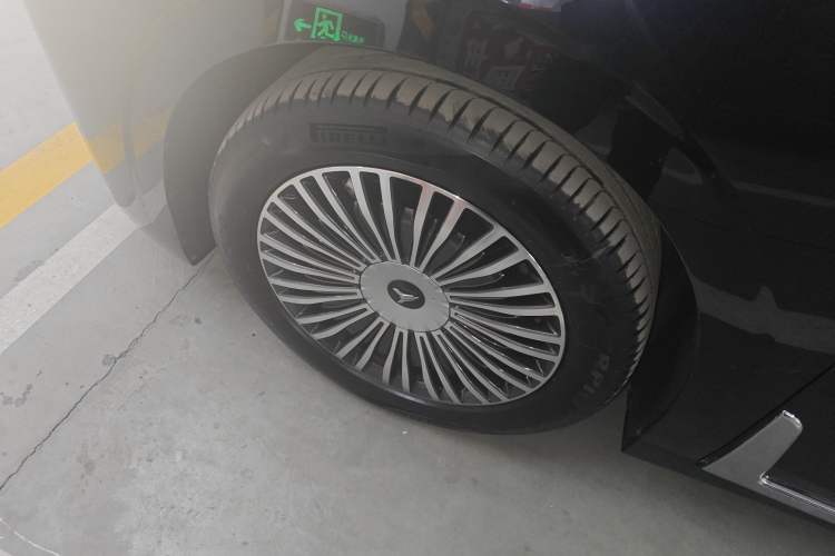 Used VOYAH Dream 2025 PHEV Four-Wheel-Drive Flagship Kunpeng Edition
