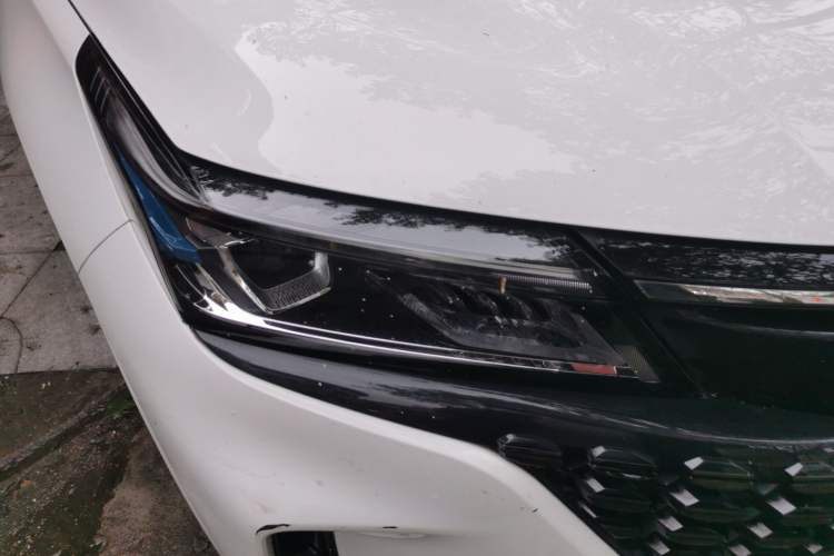 Used Landian E5 2024 Honor Edition 100KM Deluxe 7-Seater Right Front Headlight