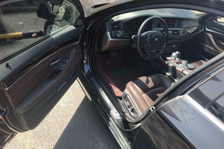 Used BMW 5 Series 2017 525Li Luxury Design Package Driver Seat