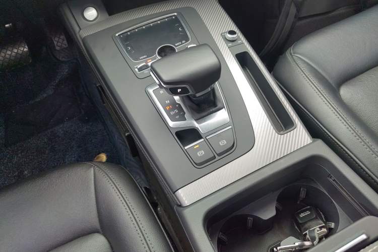 Used Audi Q5L 2018 45 TFSI Prestige Fashion Edition China V Emission Standard Gear Lever