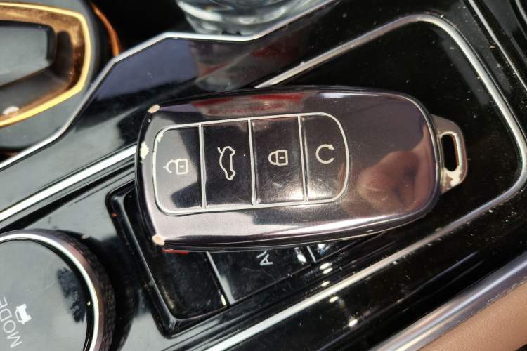 Used Chery Tiggo 8 L 2024 2.0T Two-Wheel Drive Standard Edition 5 Seats