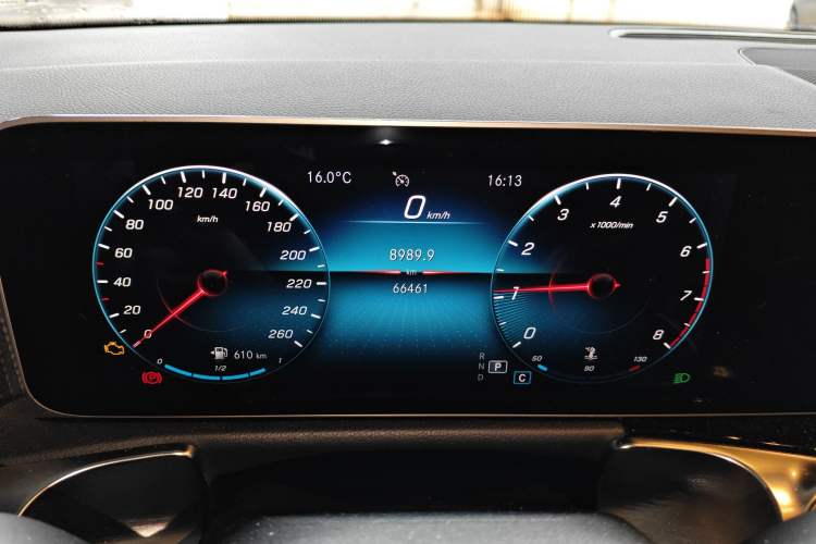 Used Mercedes-Benz GLB 2020 GLB 200 Dynamic Edition Odometer Close Up