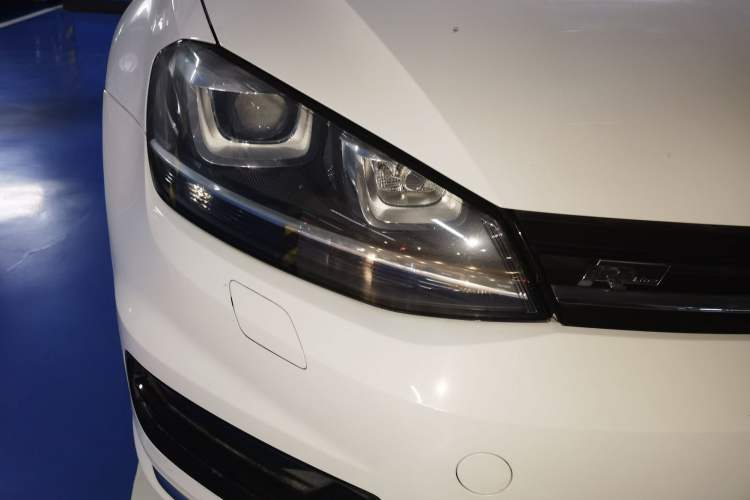 Used Volkswagen Golf 2015 1.4TSI Manual R-Line
