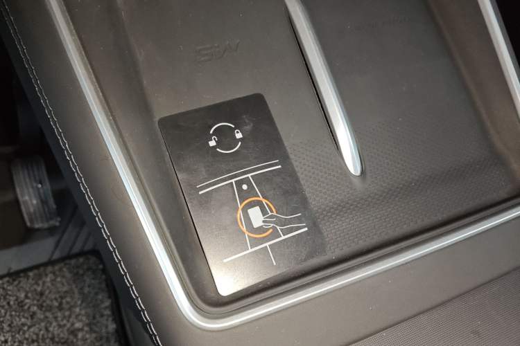 Used Tesla Model Y L 2025 Model Long-Range All-Wheel-Drive Version