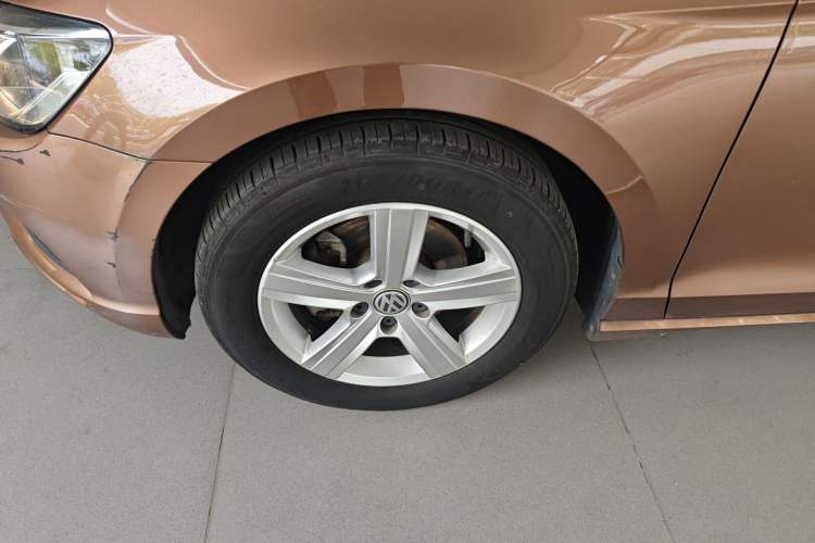 Used Volkswagen Lamando 2015 230TSI DSG Fashion Edition Left Front Wheel Hub