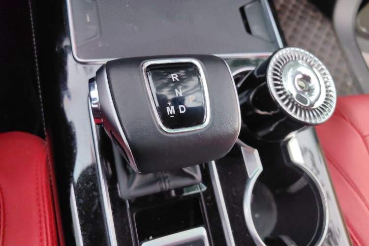 Used Hongqi HS7 2022 2.0T DCT Two-Wheel Drive Smart Connect Flagship Edition Seven Seats
