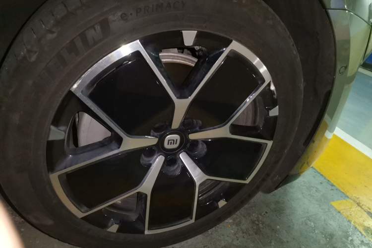 Used Xiaomi Auto SU7 2024 Rear-Drive Long-Range Intelligent Driving Version Right Front Wheel Hub