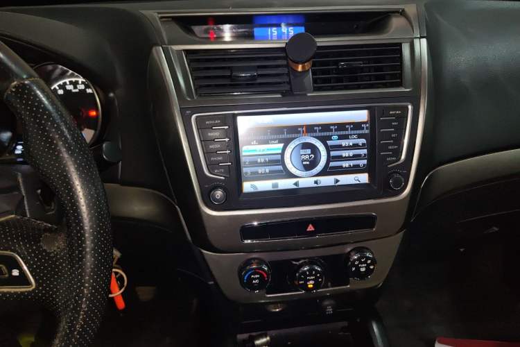 Used Geely Auto GX7 2015 Classic Edition 1.8L Manual Elite Model China IV Audio And AC Panel