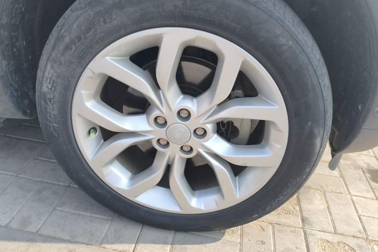 Used Land Rover Discovery Sport 2018 240 PS HSE Version Right Front Wheel Hub