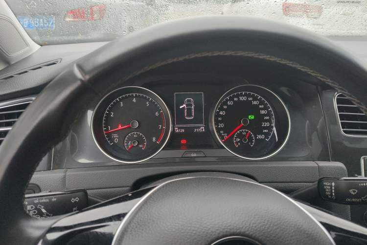 Used Volkswagen Golf 2017 230TSI Automatic Comfort Edition – Celebrating Milestone of One Million Units Instrument Cluster