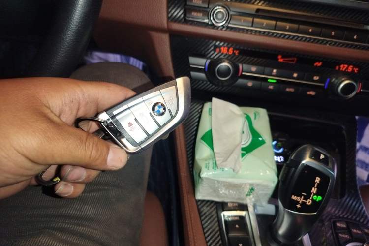 Used BMW 5 Series 2014 520Li Elegant Model
