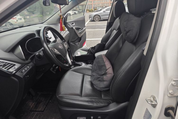 Used Hyundai Santa Fe 2013 2.4L Automatic Two-Wheel Drive Smart Version Left Front Seat