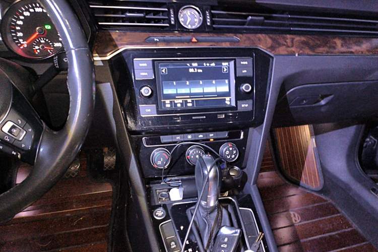 Used Volkswagen Magotan 2018 330TSI DSG Advanced Model Audio And AC Panel